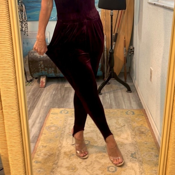 VTG PG Collections,Burgundy Velvet, Low V-Neck, Pockets, Stirrup Pants Romper, 8 - Picture 7 of 11